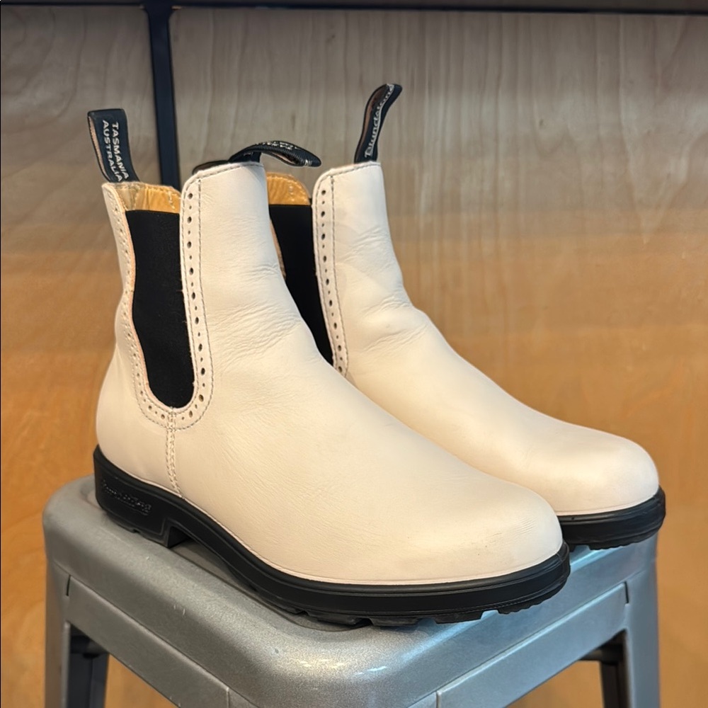 Bluestone Boots in Pearl Size 8 AU/ US Women’s 11/ US Men’s 9